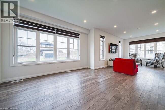 Photo - 28 Cherry Blossom Hts