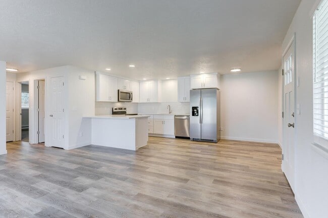 Hoff Dr. Duplex - Hoff Dr. Duplex Apartment Unit 9644 - 2 Bed