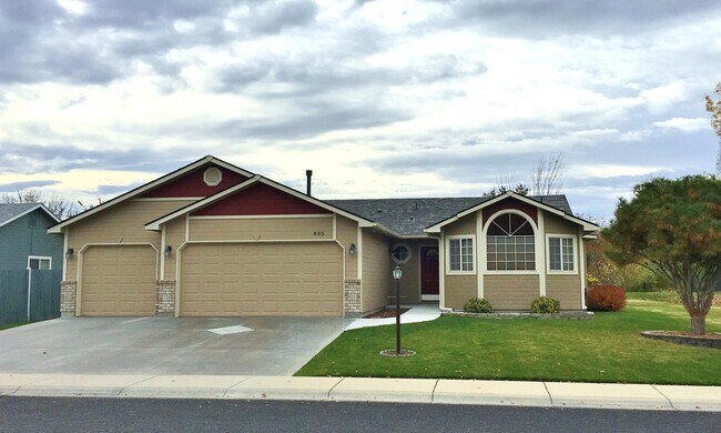 Beautiful 3 bed 2 bath home in a quiet cul... - Beautiful 3 bed 2 bath home in a quiet cul...