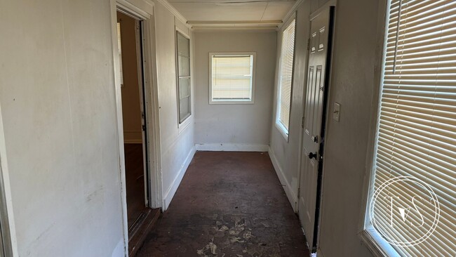 Photo - 1011 W 53rd St