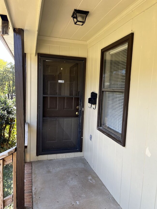 Photo - COMING SOON!!! Spacious 2 Bed, 1 Bath Minutes from Uptown