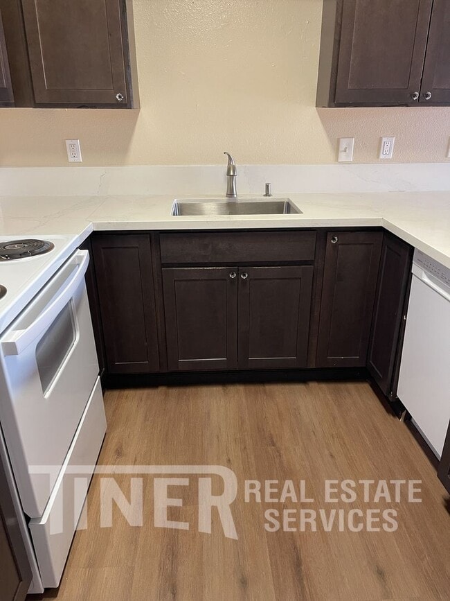 Photo - 7827 Zenith Dr