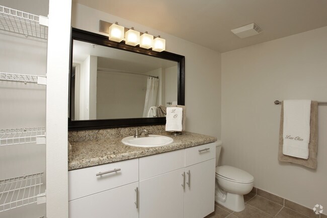 2BD,2BA-1,155sf - Bathroom - Camden Las Olas