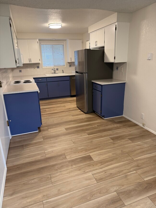 Newly updated kitchen. - 1981 Orr Ln Casa