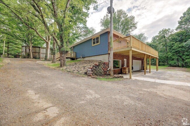 Building Photo - 4975 E State Rd 46 Bypass Rental