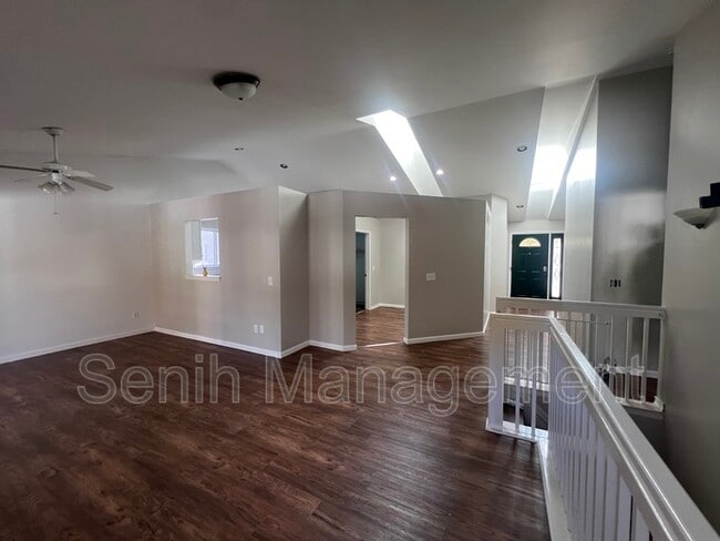 Photo - 315 Victorian Ln