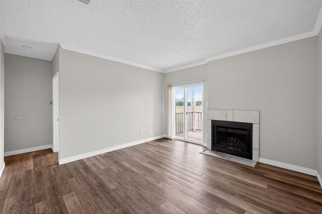 Photo - 12166 Metric Blvd Unidad 2010