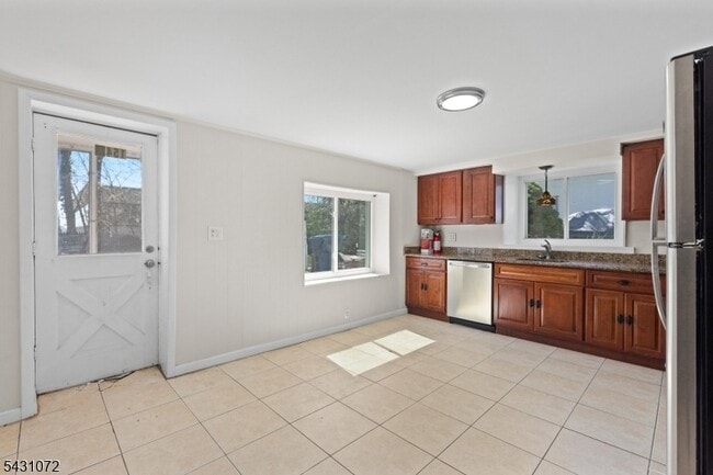 Photo - 154 Ames St