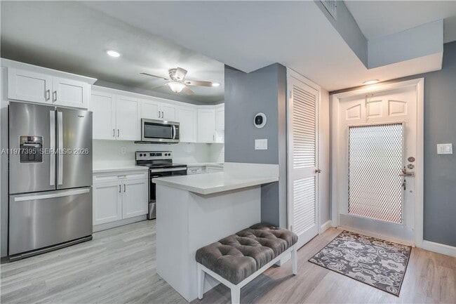 Building Photo - 681 S Hollybrook Dr Unit 305