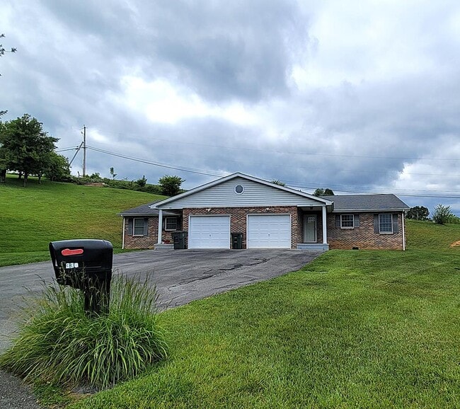Building Photo - 330 Jones Ln