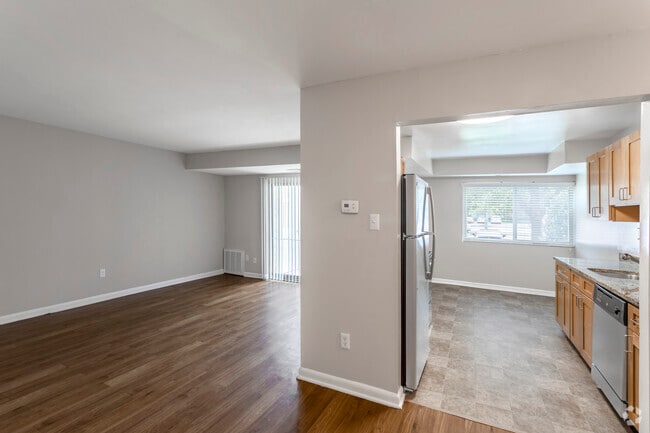 1 BR, 1 BA - 766 SF