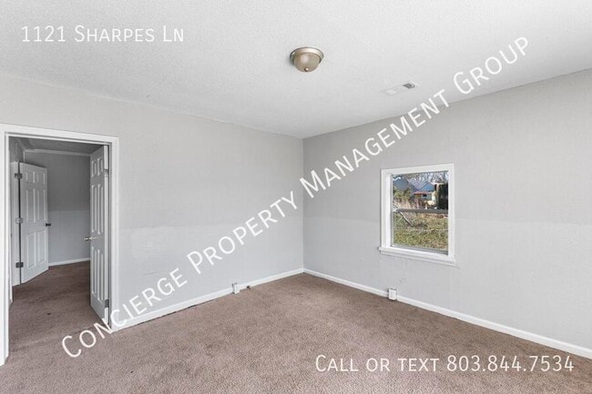 Photo - 1121 Sharpes Ln