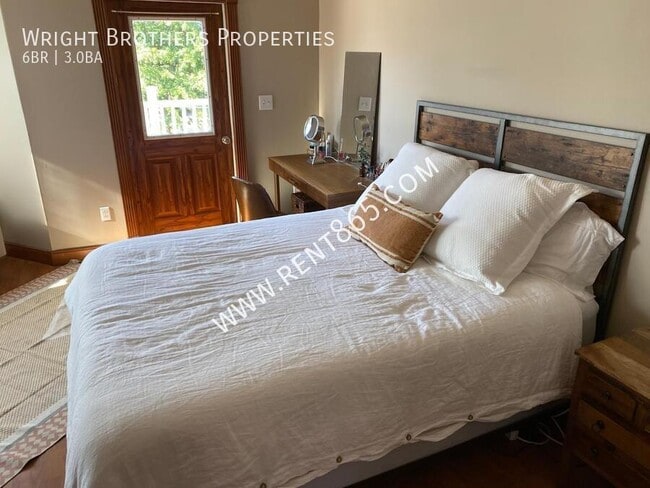 Photo - 1318 Laurel Ave Unit 2