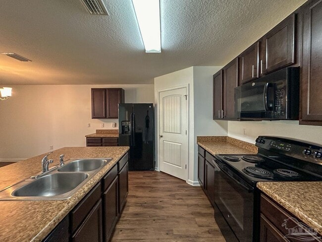 Photo - 2123 Waltham St