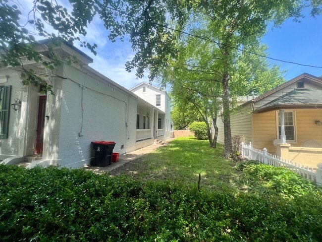 Photo - 1327 E Washington St Unit 1327-2