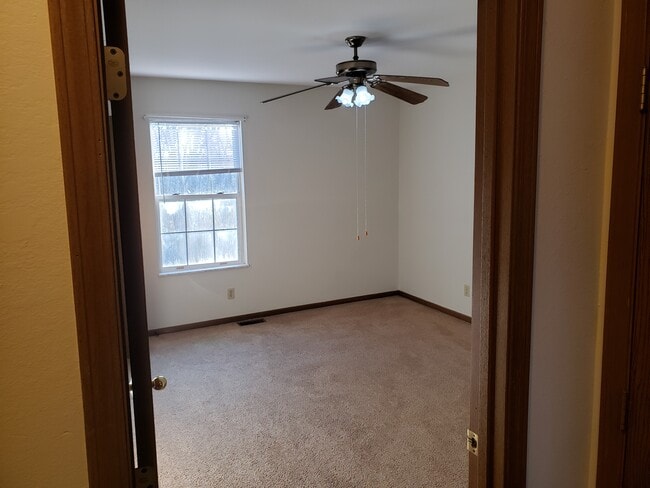 Hickory Point Apartments For Rent in Decatur, IL | ForRent.com