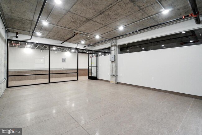 Photo - 1810 E Venango St Unidad LL REAR