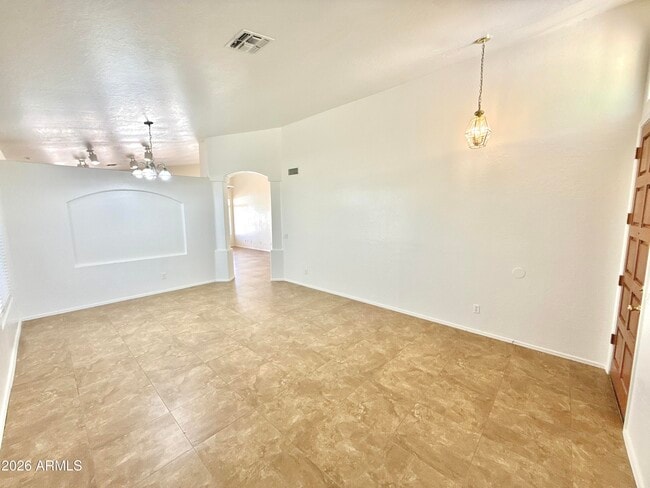 13896 W Wilshire Dr