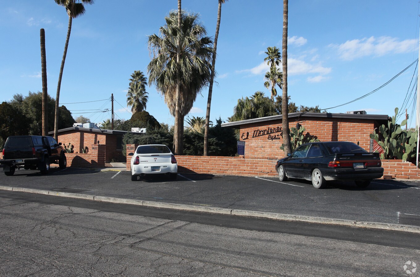 Photo - El Monterey Apartments