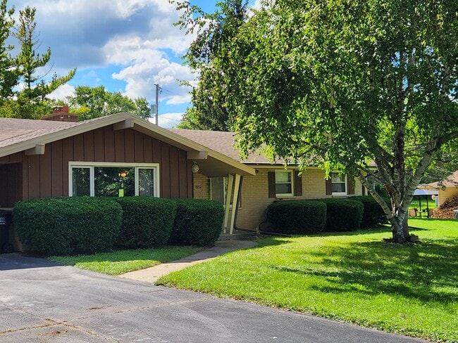 Building Photo - 4985 S Menard Dr Rental
