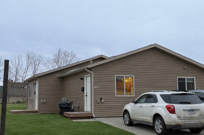 Building Photo - 106 11th St NE