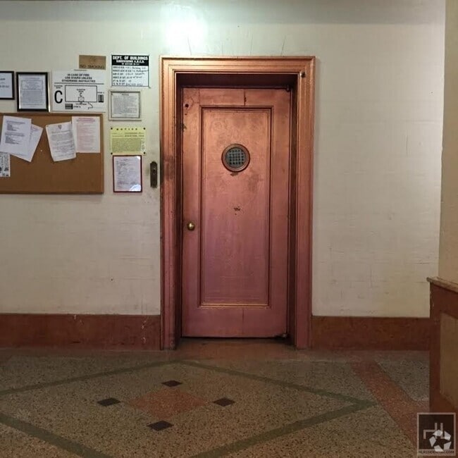 Building Photo - Bright & Spacious Studio in the Heart of A... Unit A Rental
