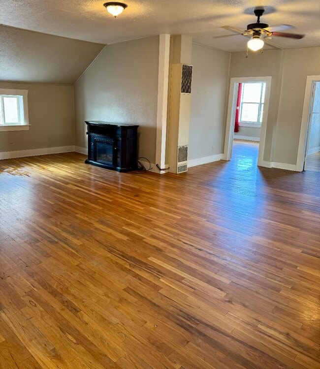 Photo - 107 E Bridge Ave