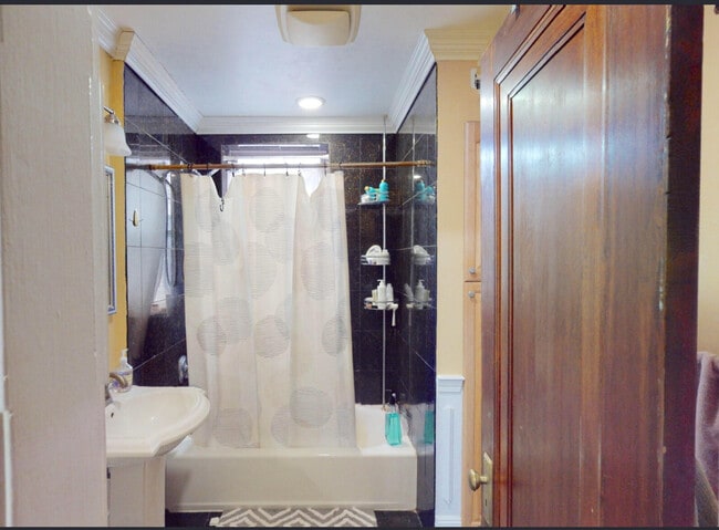 Photo - 10-12 Greenway Ct