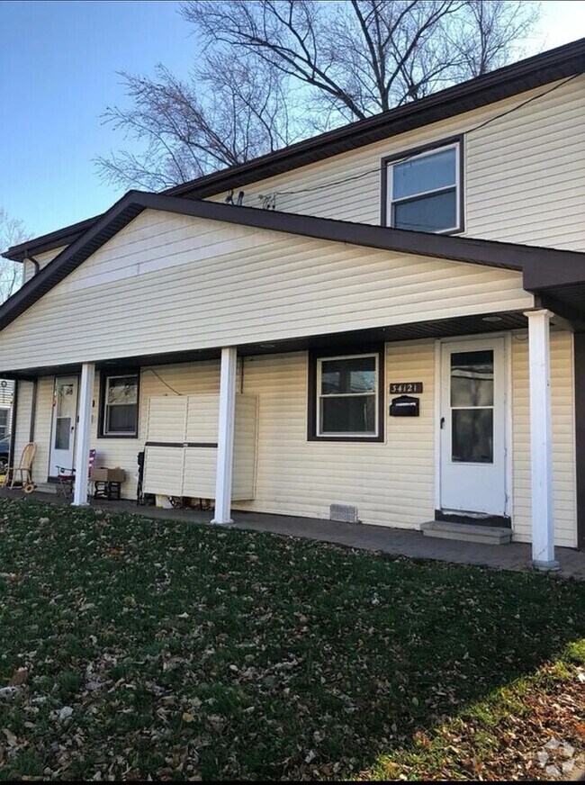 Building Photo - 2 Bedroom Ranch Rental