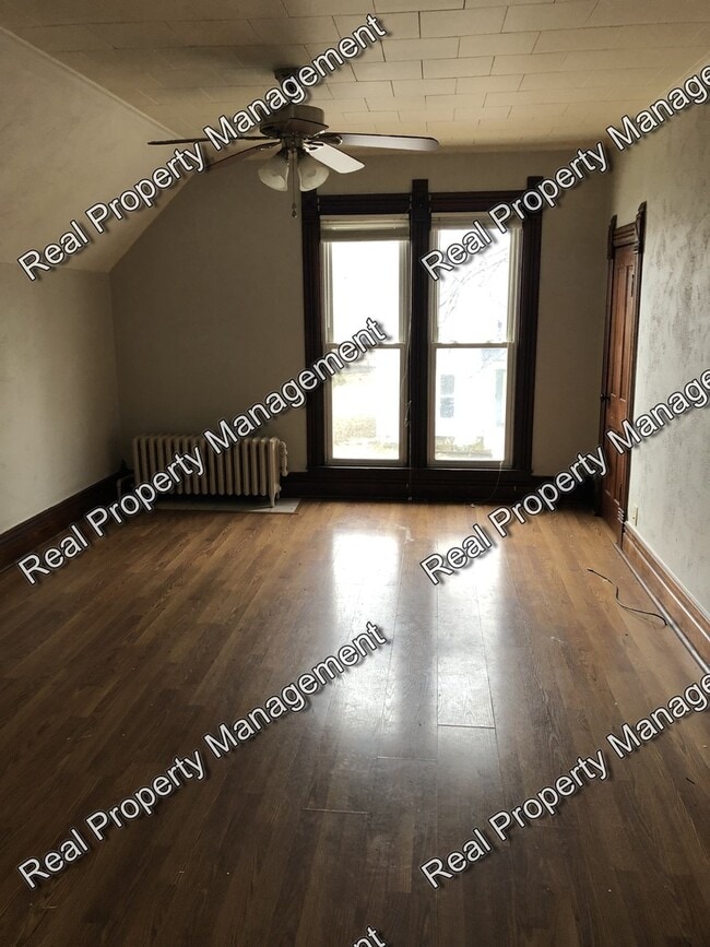 607 Valparaiso St