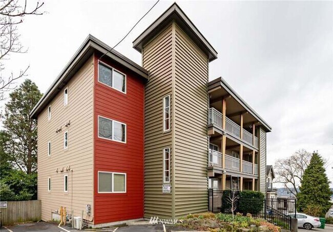Photo - 121 N 46th St