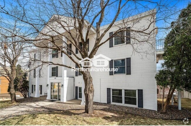 Building Photo - 301 3rd St S Rental