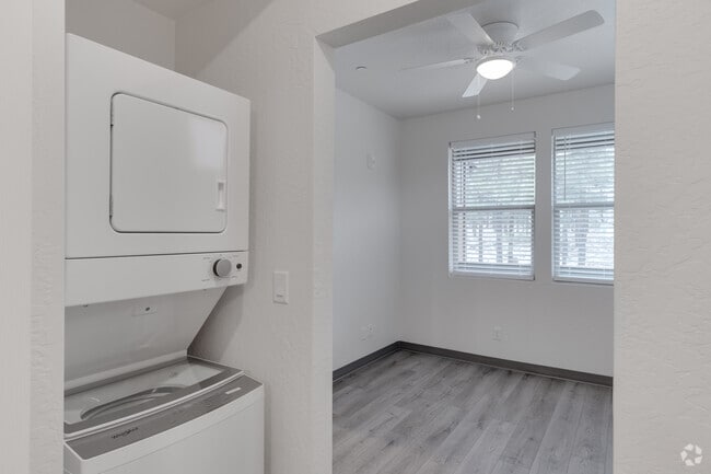 1BR, 1BA - 700SF - Bedroom/Closet