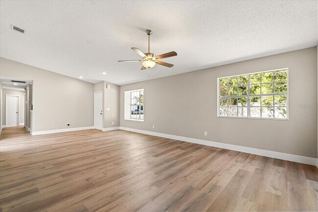 Photo - 975 Malden Ct