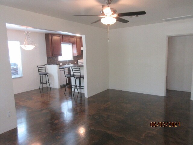 Photo - 119 W Elm St