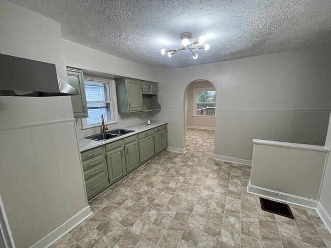 Photo - 1813 S 24th St