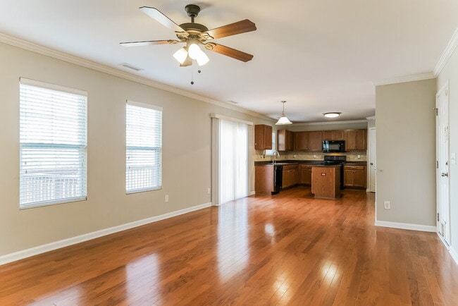 Photo - 167 Woodcreek Ln