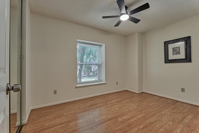 Photo - 71 Breezy Point Pl