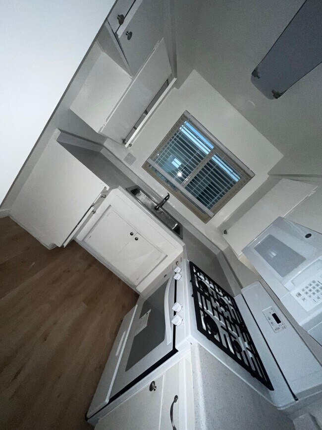 Photo - Wellesley Court Apartments