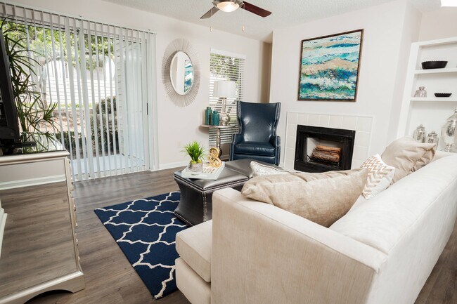 Charming Living Area - Arbors at Brookfield Apartments