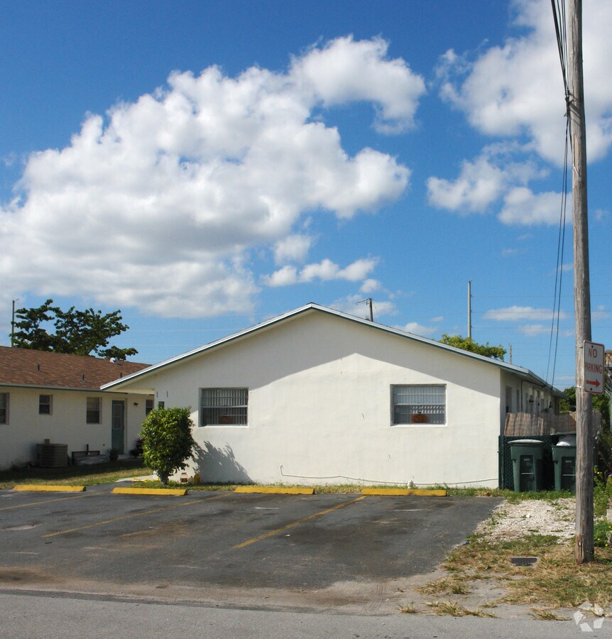 Photo - Sevilla Palace At Hallandale Beach