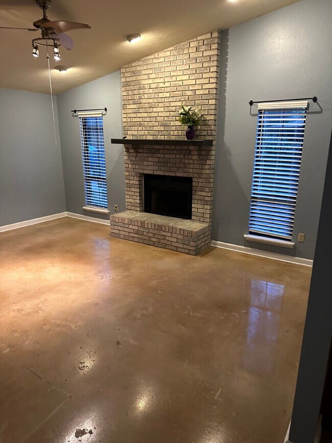Great townhome in Brewster Estates!