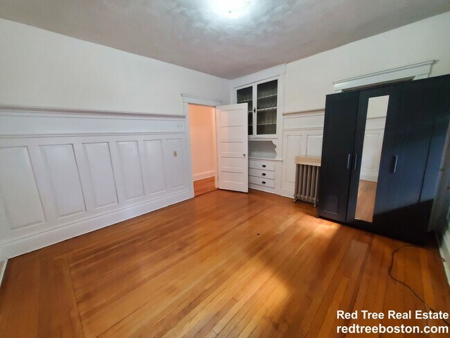 Photo - 1677 Beacon St