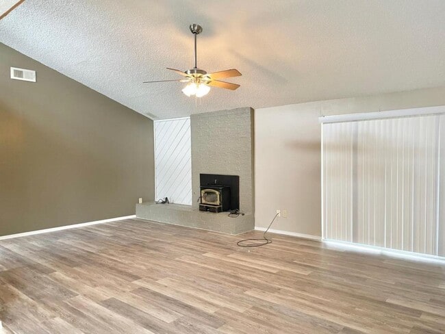 Building Photo - 4819 NE Winfield Cir