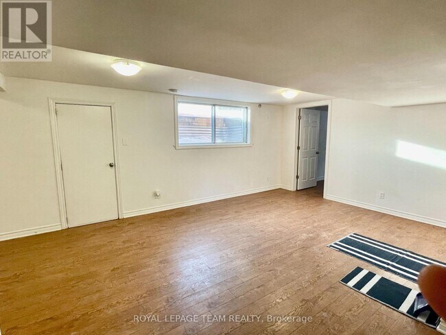 Photo - 1627 Chaucer Ave