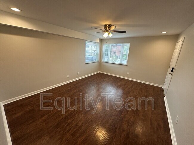 Photo - 3918 E Gatewood Ln Unit Apt 2