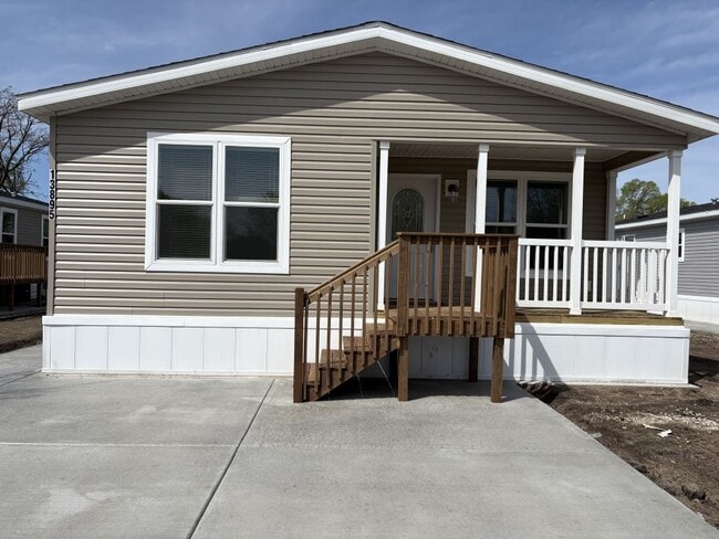 Building Photo - 13895 Bunratty Ave