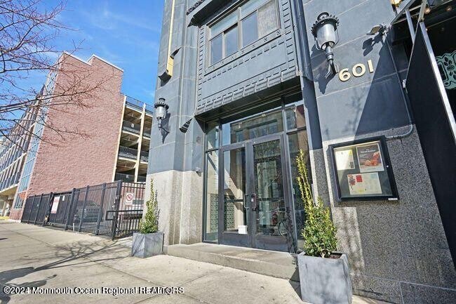 Photo - 601 Bangs Ave Unit 707