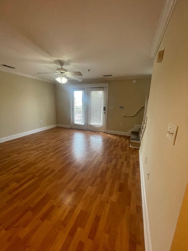 Building Photo - 15-1529 Gutleber Unit 15-1529 - A