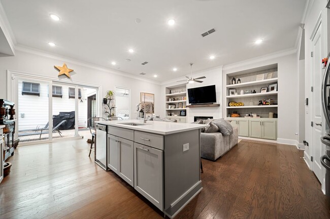 Photo - 762 Stickley Oak Way